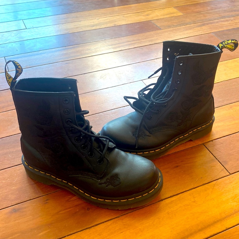 The original Doc Martins boots black! US size 7